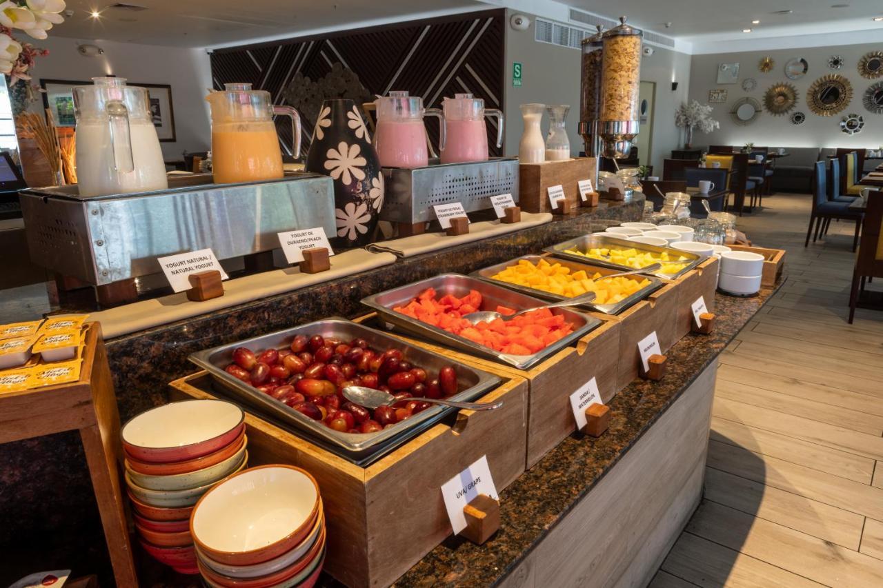米拉弗洛雷斯安迪纳高级酒店 利马 外观 照片 A buffet at a hotel