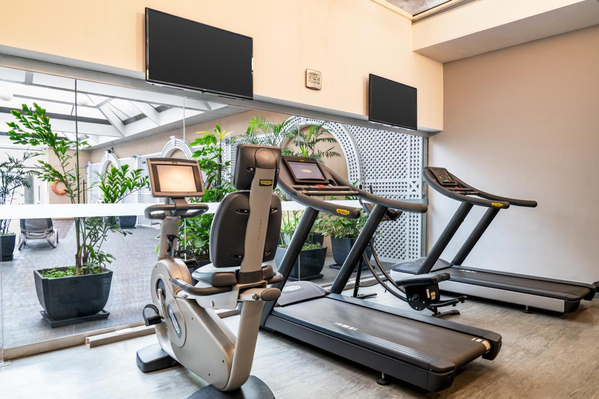 米拉弗洛雷斯安迪纳高级酒店 利马 外观 照片 A treadmill