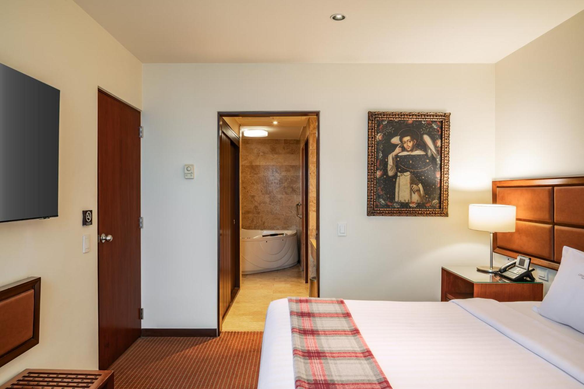 米拉弗洛雷斯安迪纳高级酒店 利马 外观 照片 A room at the hotel