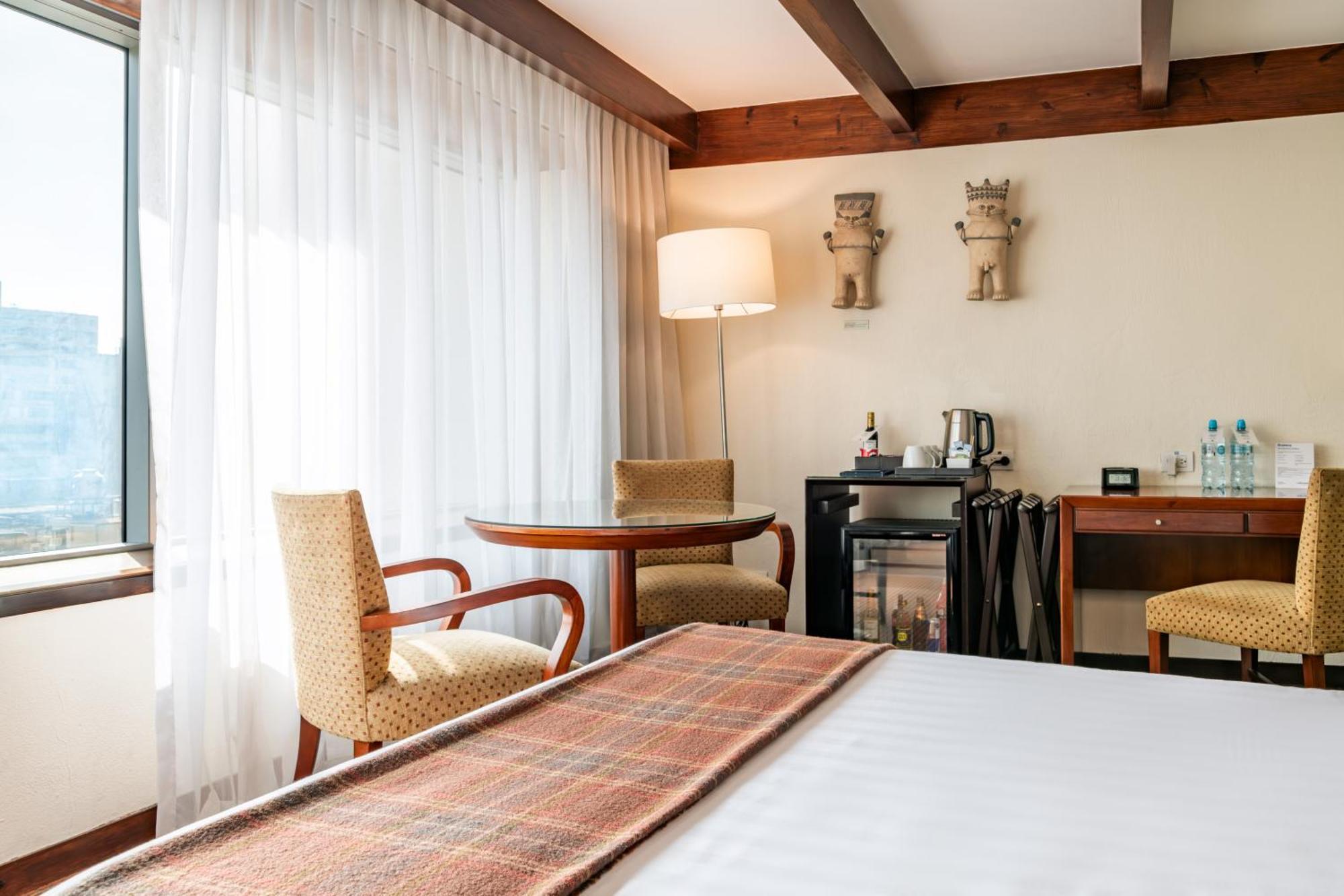 米拉弗洛雷斯安迪纳高级酒店 利马 外观 照片 A room at the hotel