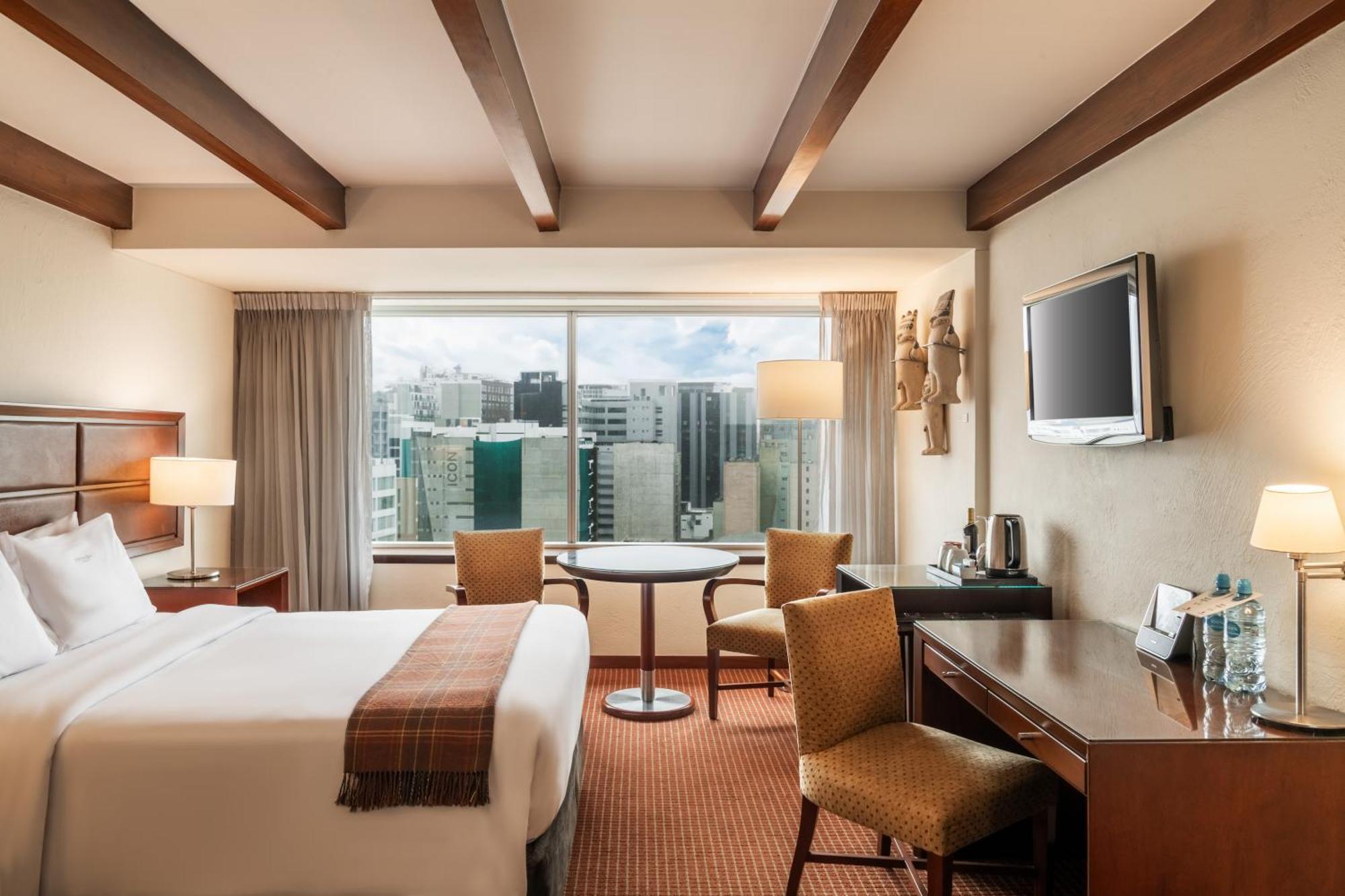 米拉弗洛雷斯安迪纳高级酒店 利马 外观 照片 A guest room at the Four Seasons Hotel, Lima