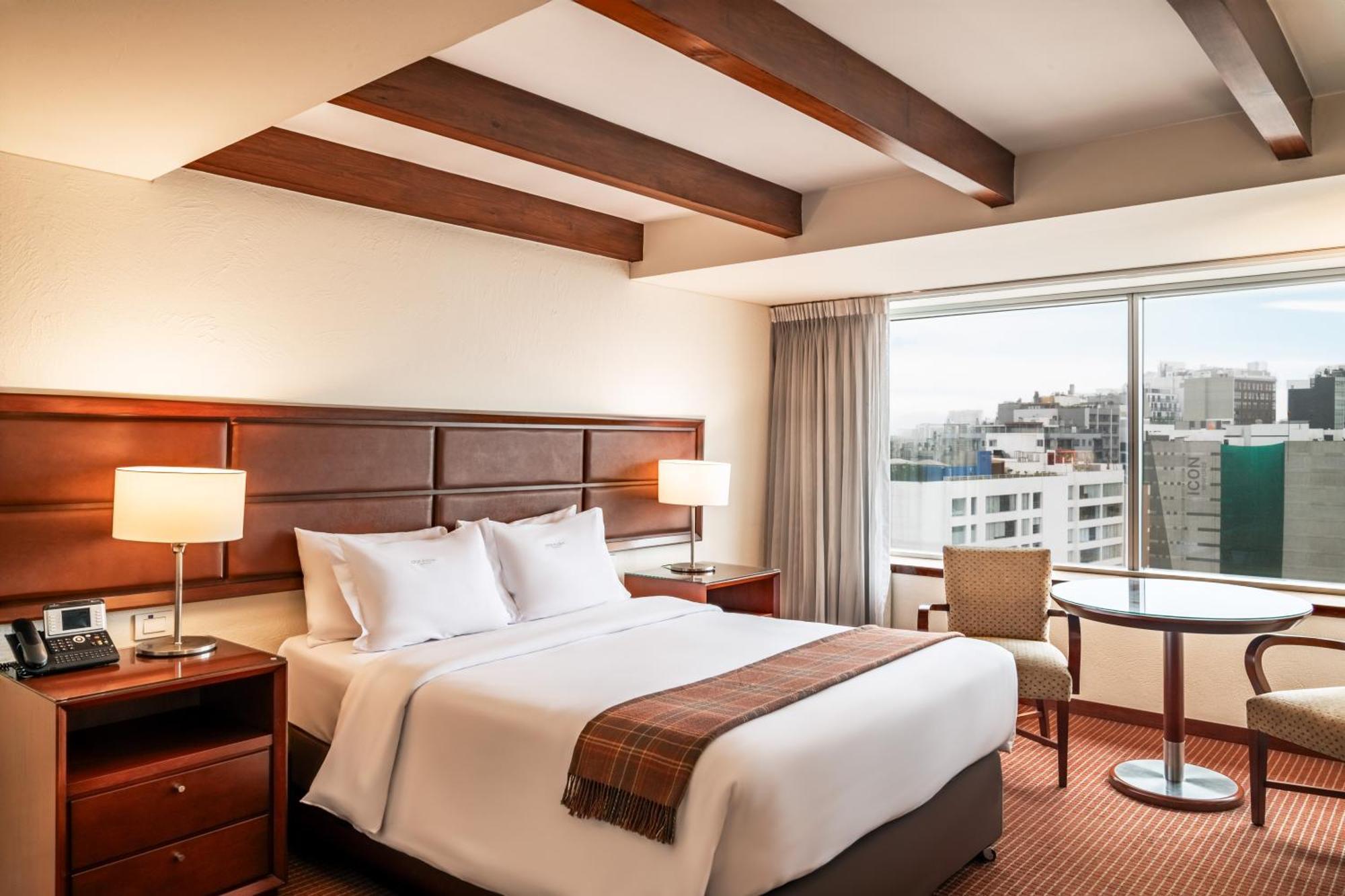 米拉弗洛雷斯安迪纳高级酒店 利马 外观 照片 A room at the hotel