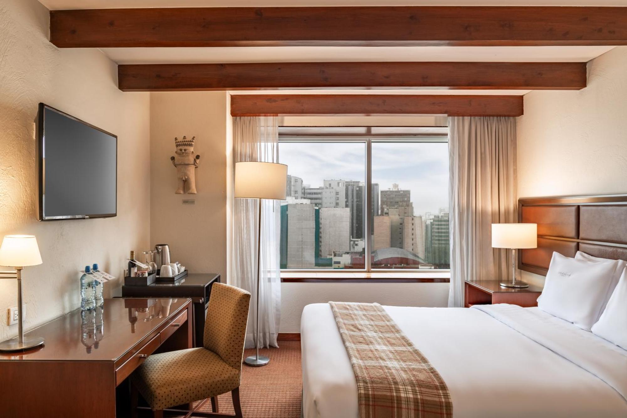 米拉弗洛雷斯安迪纳高级酒店 利马 外观 照片 A guest room at the InterContinental Santiago